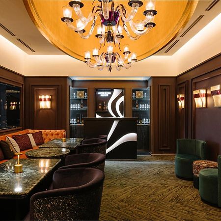 Lotte Hotel Seoel Buitenkant foto The interior of the bar