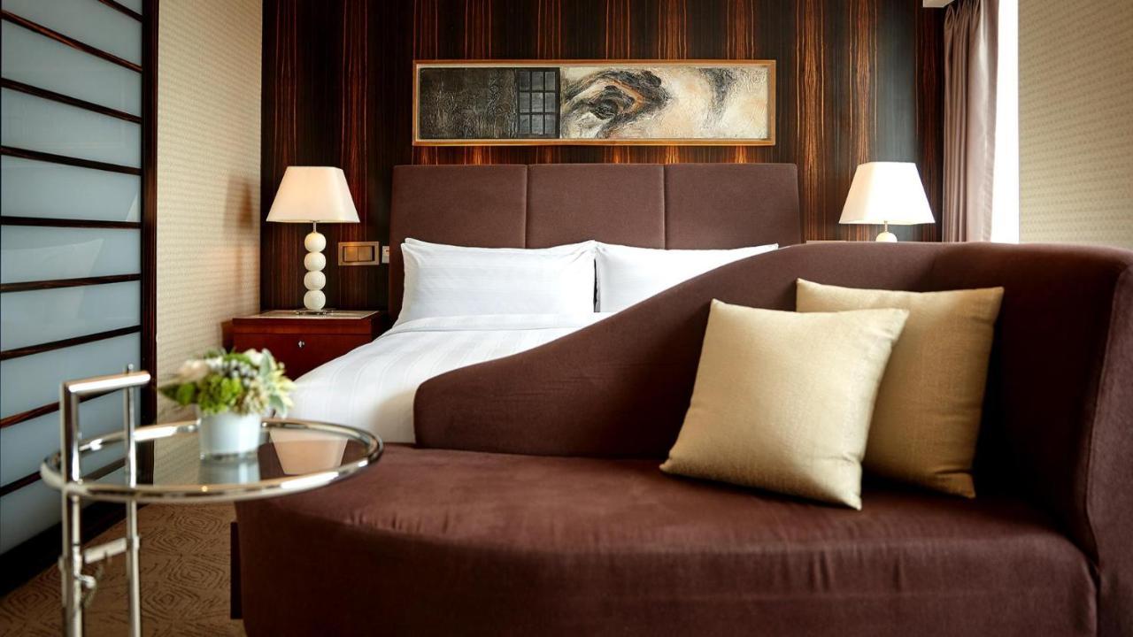 Lotte Hotel Seoel Buitenkant foto A suite at the Mandarin Oriental, Tokyo